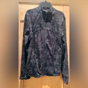 Lululemon Define Jacket - Ladies 12
*Gray Camo
*Smoke free home